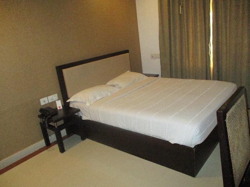 Treebo Trend Time Square Marine Drive 3*